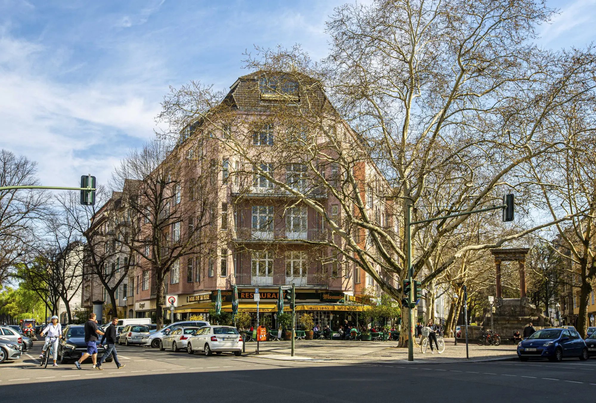 Mommsenstr. 45/Giesebrecht 22, 10629 Berlin